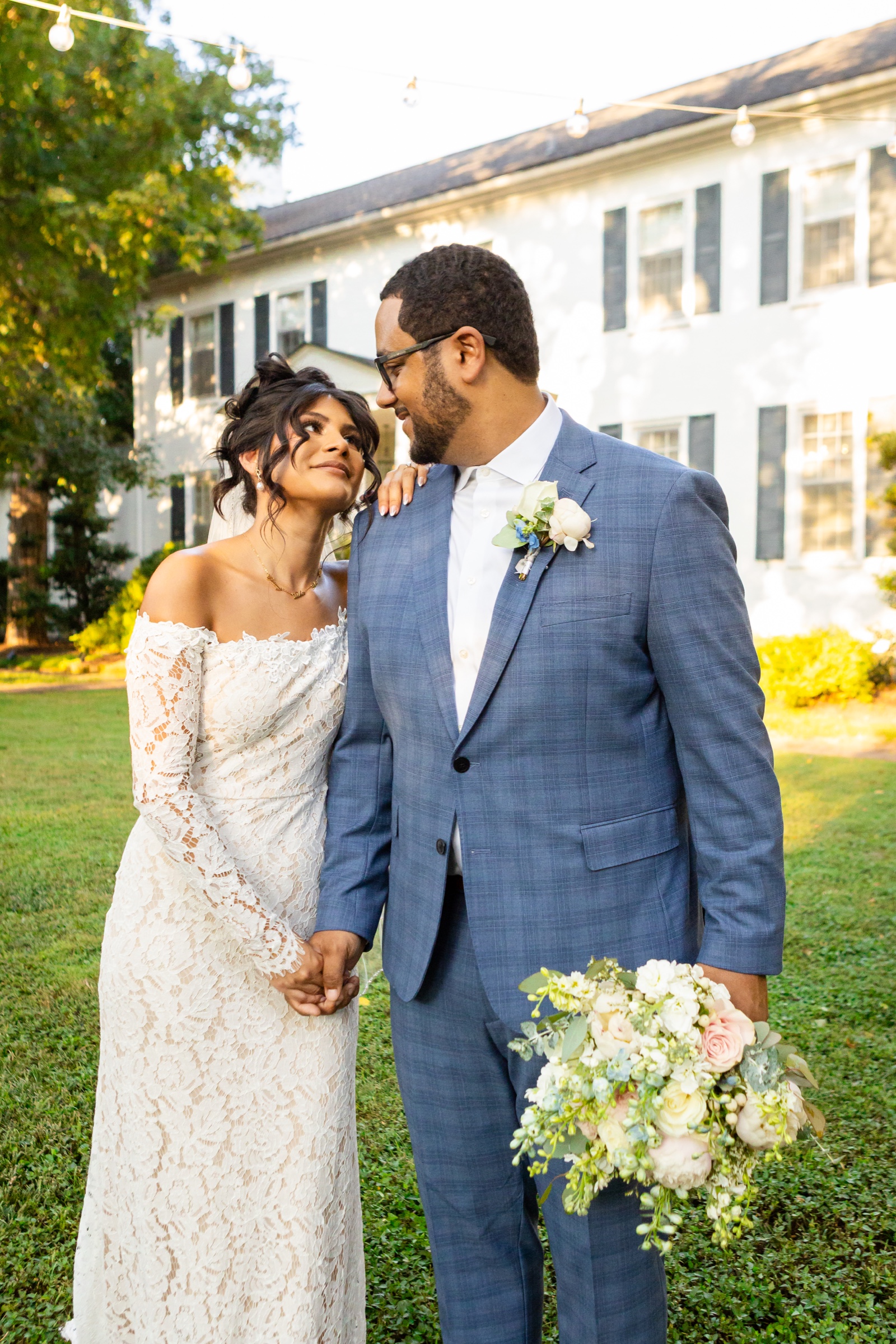 Couple portrait in front of Spring Haven Mansion